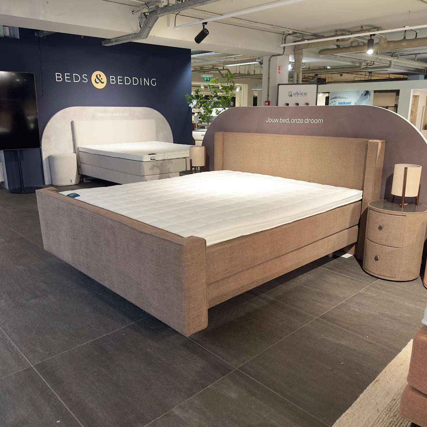 Ubica Avenza Curve 180 x 210 cm (Showroommodel)