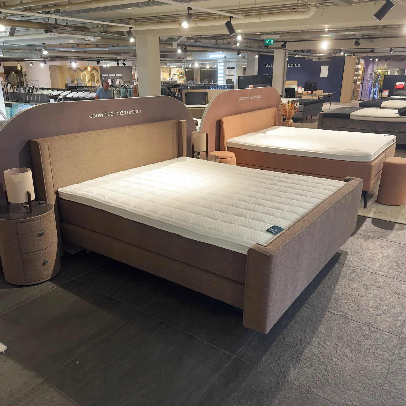Ubica Avenza Curve 180 x 210 cm (Showroommodel)