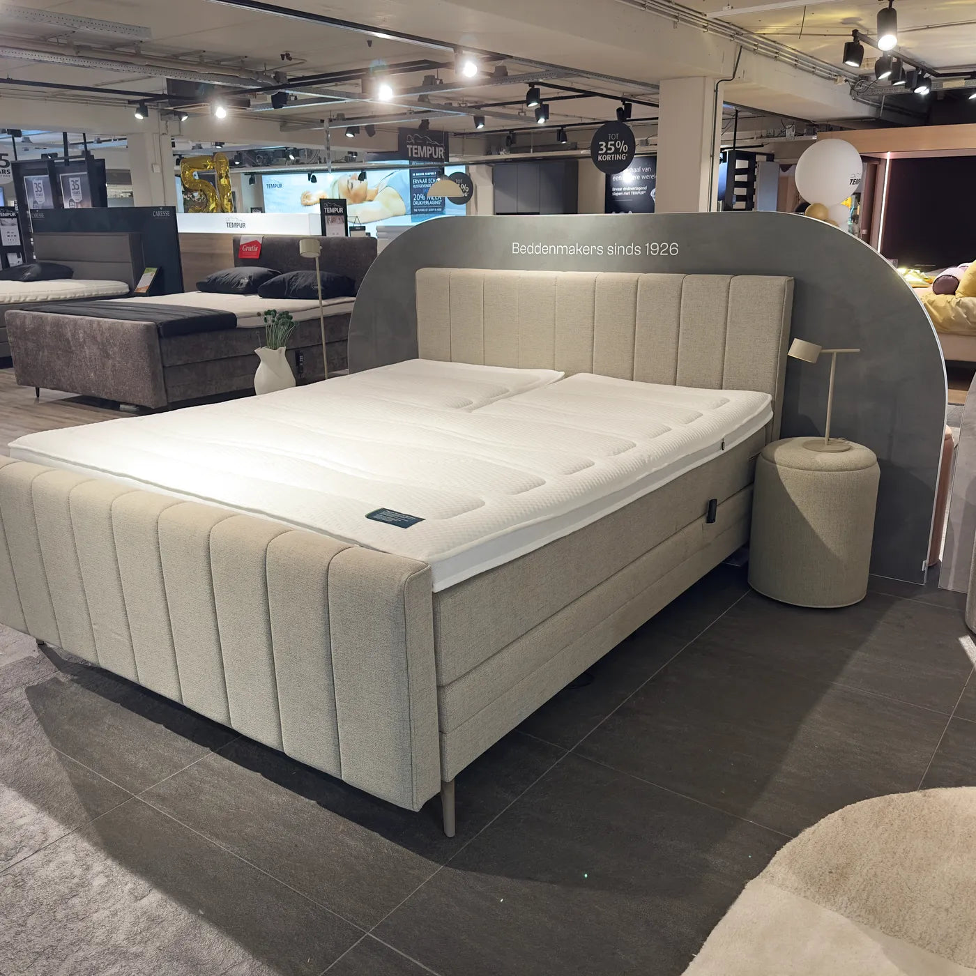 Ubica Festen Modern elektrisch 180 x 210 cm (Showroommodel)