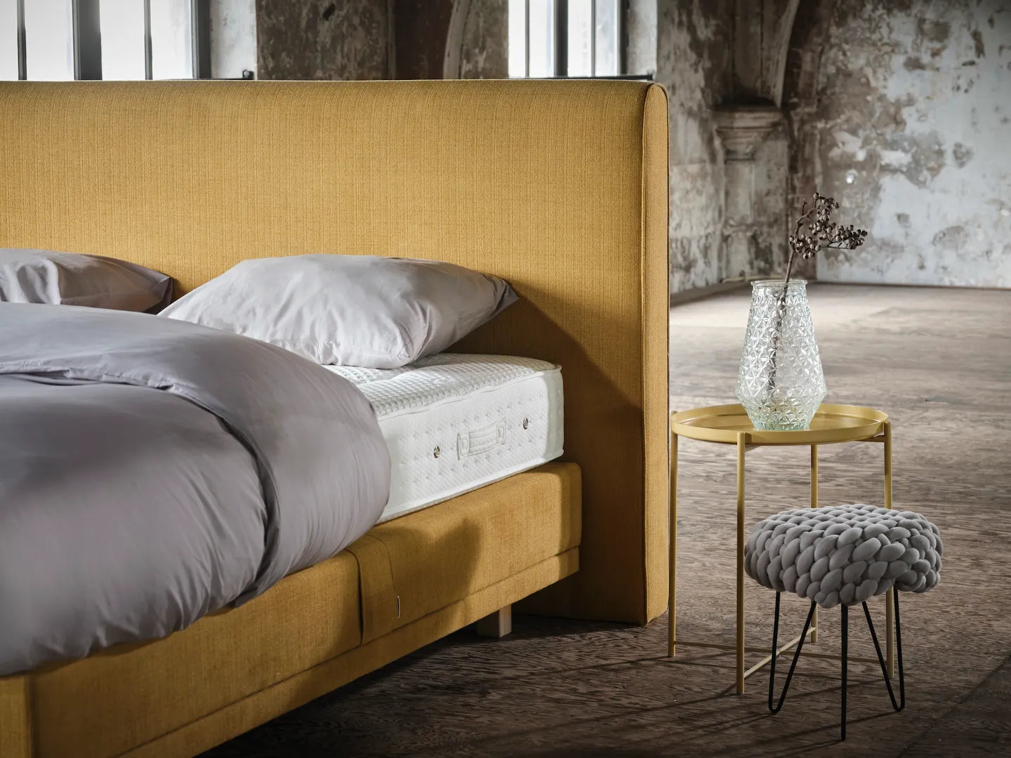 Pullman boxspring met matras en comforttopper in slaapkamer