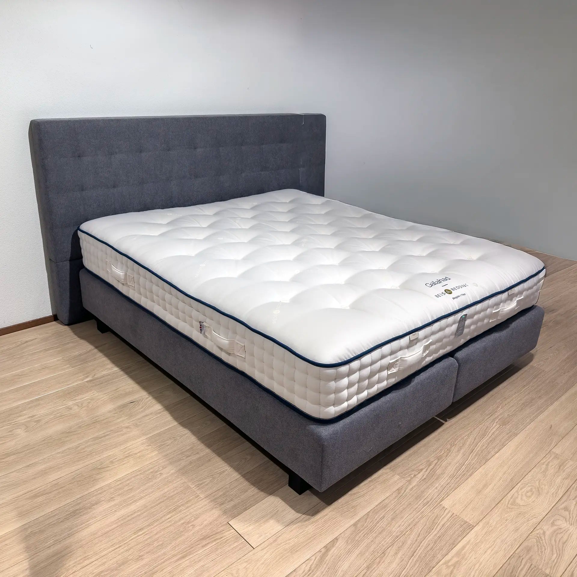 Wake Up Boxspring Natural Carré (Showroommodel)