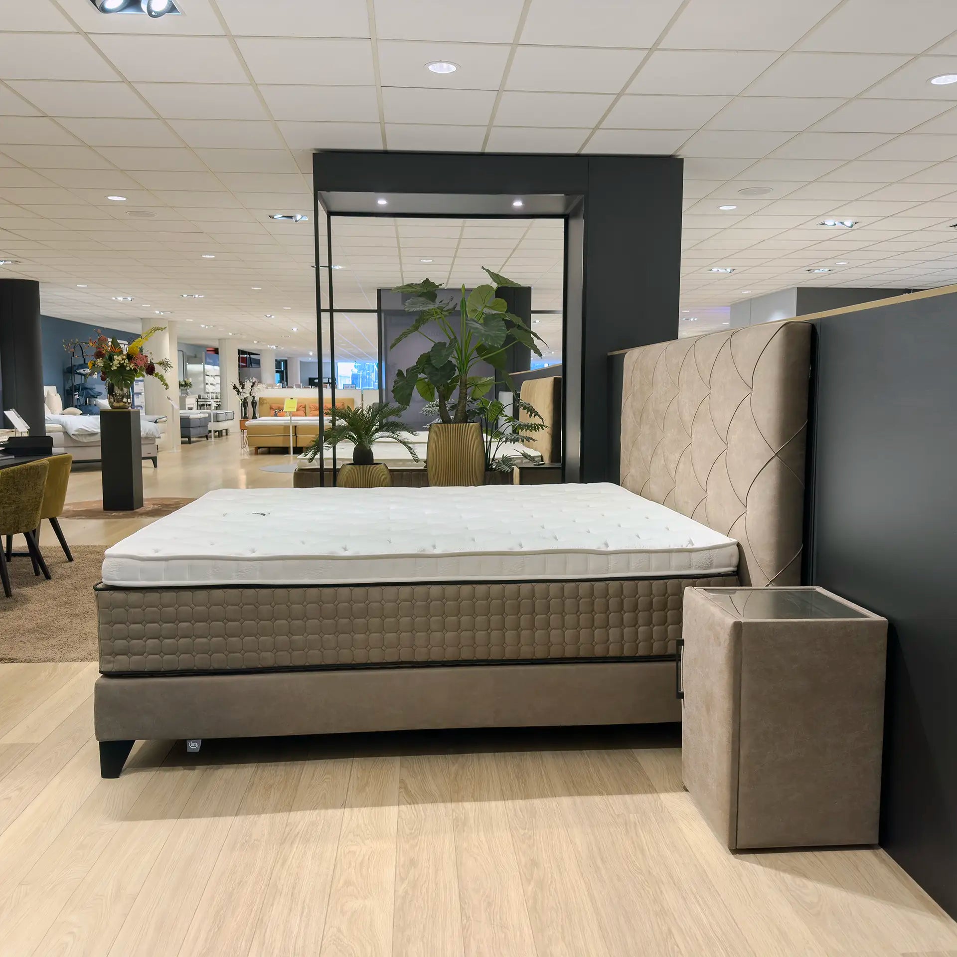 Serta Premium Magnifique Boxspring (showroommodel)