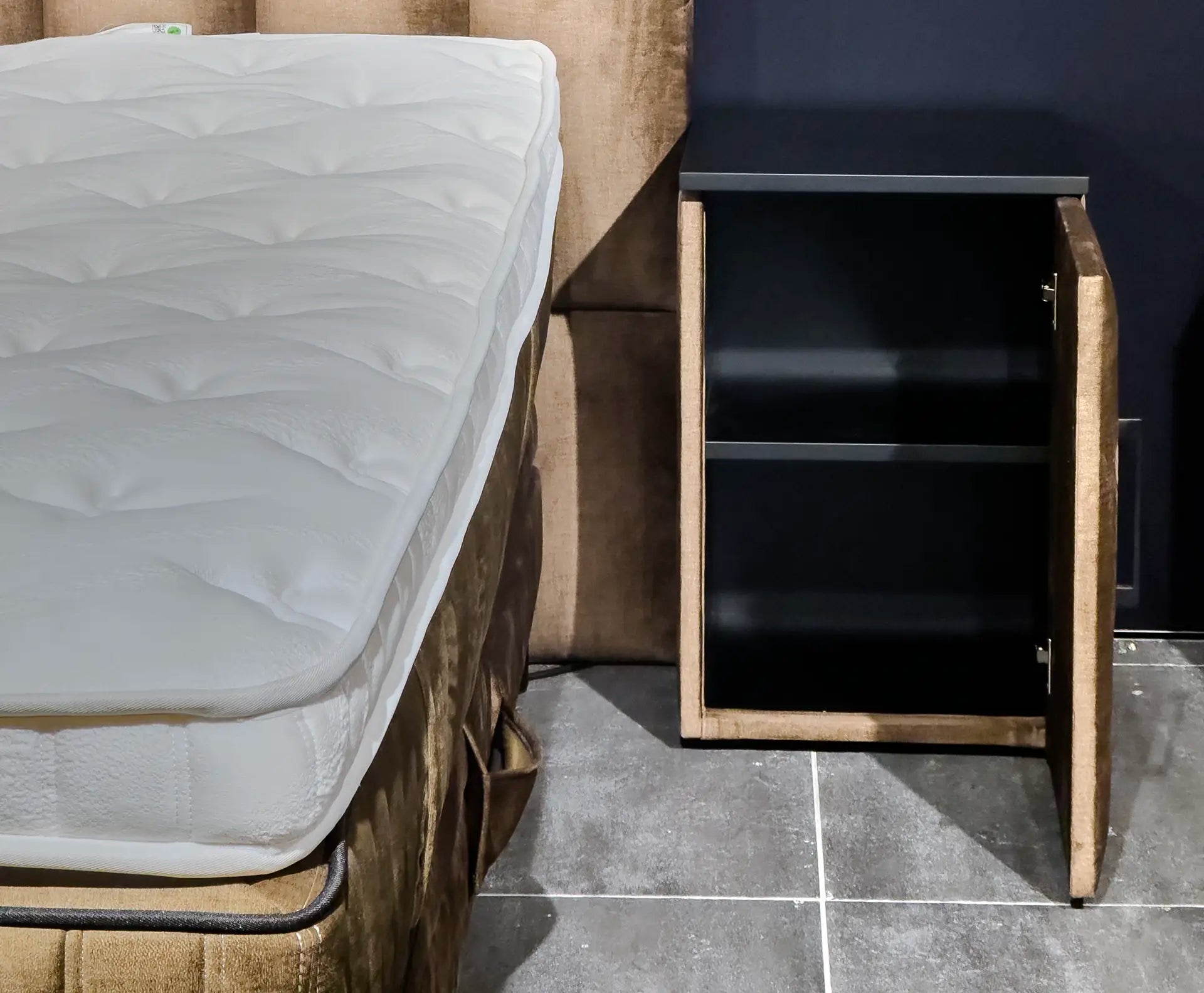 Serta Premium Chandon Boxspring (showroommodel)