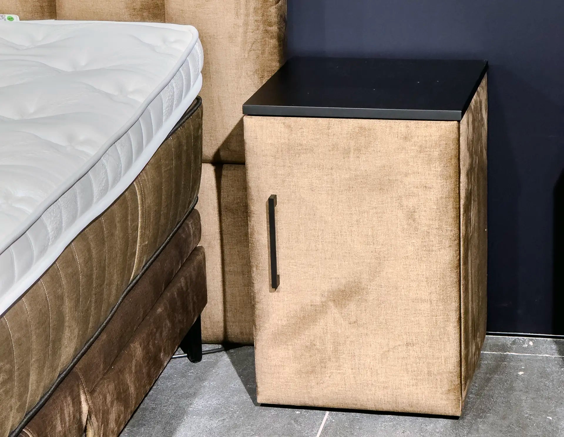 Serta Premium Chandon Boxspring (showroommodel)