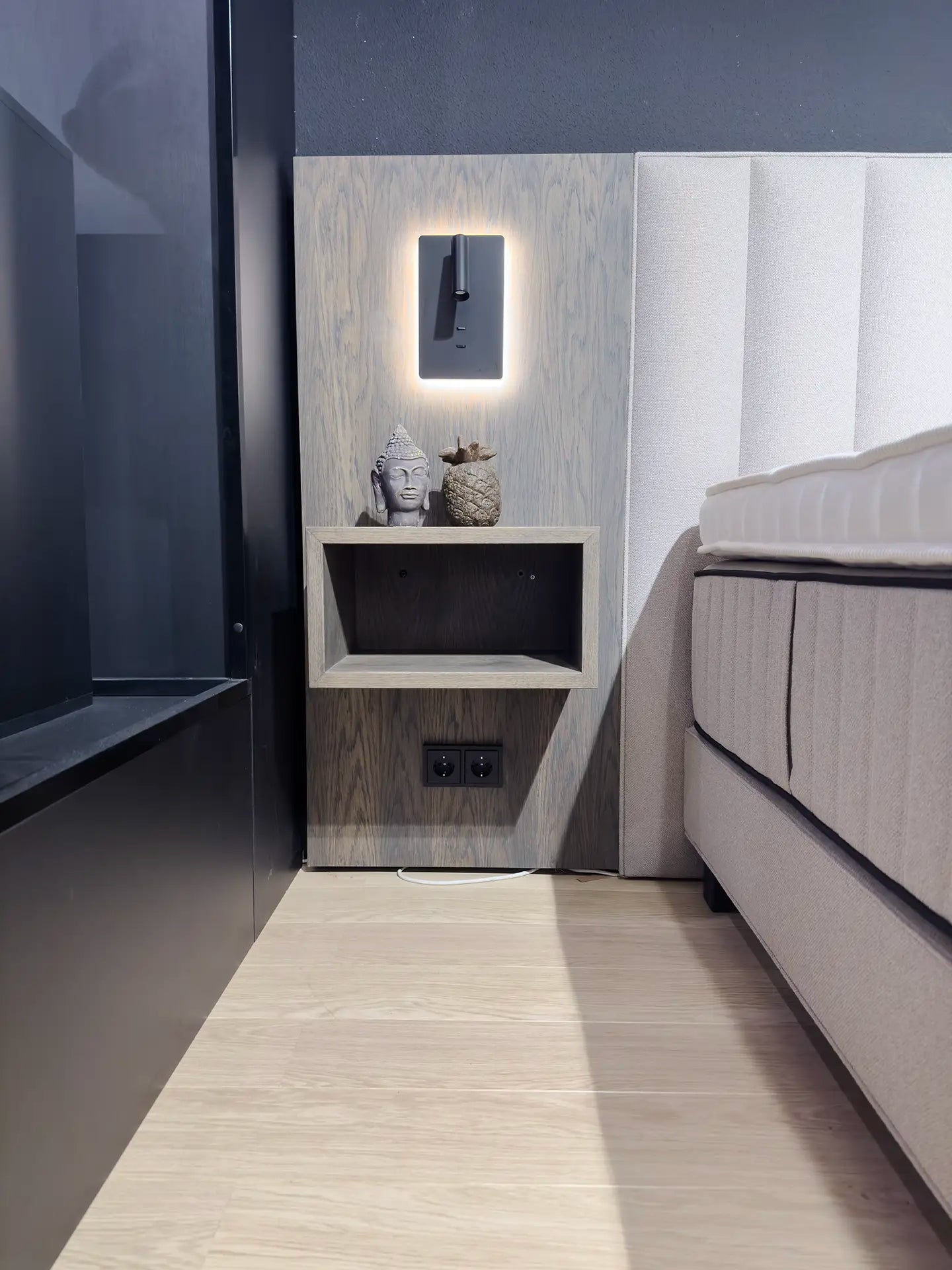 Serta Tube Wood Boxspring (showroommodel)