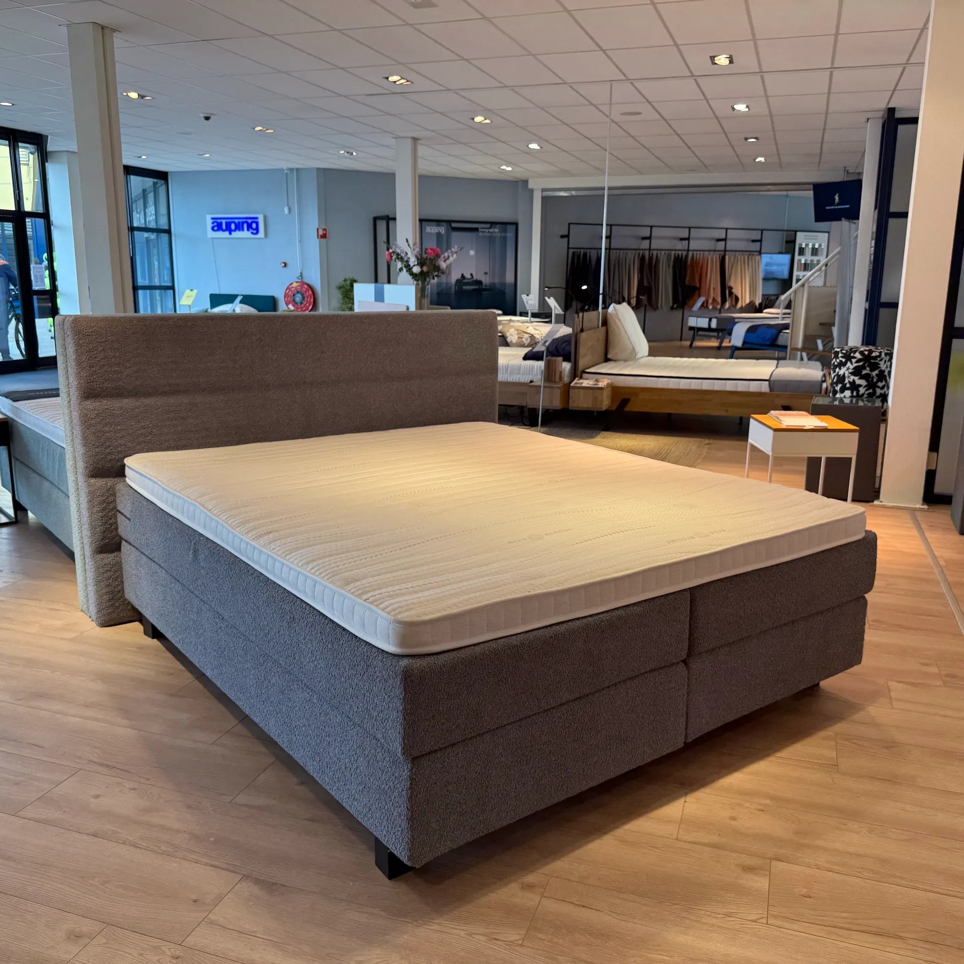 Beds & Bedding Boxspring Wave (Showroommodel)