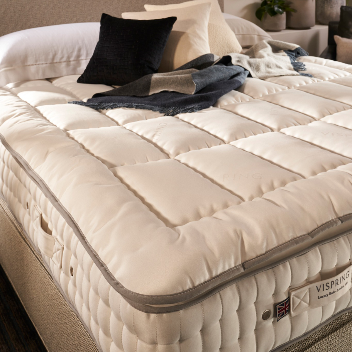 Vispring Heaven Luxury topmatras, close-up van rand en gewatteerd oppervlak