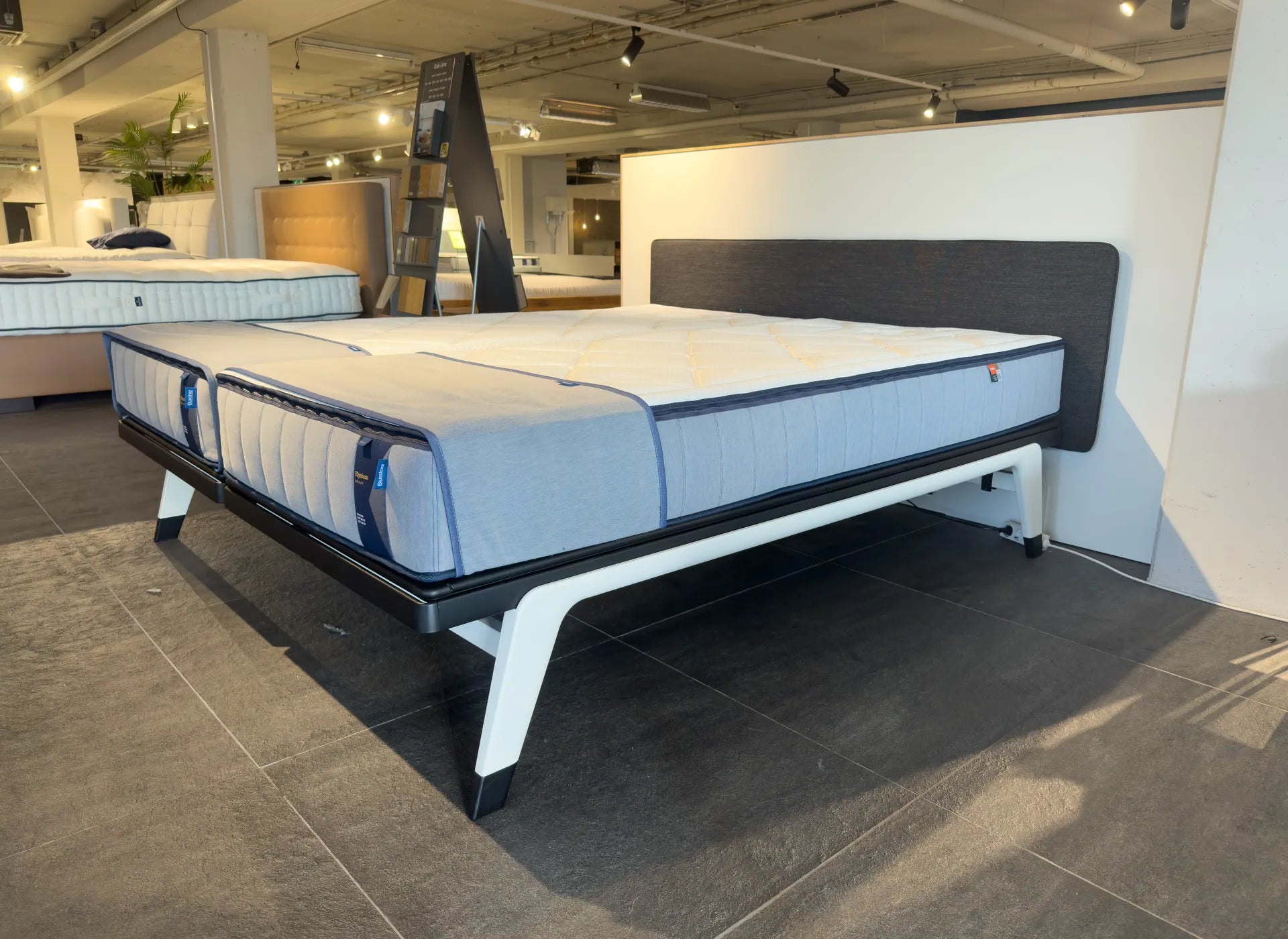 Auping Original Bed Outline Verstelbaar 180 x 210 cm (Showroommodel)