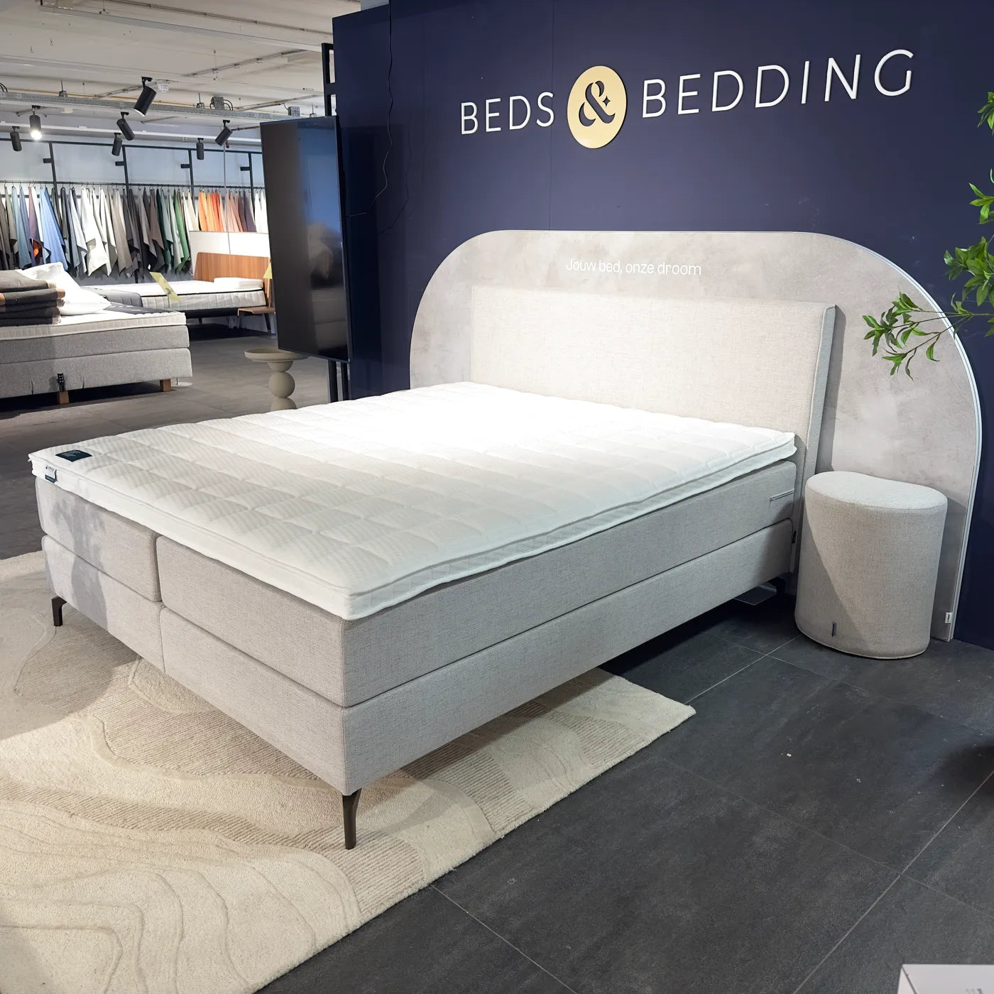 Ubica Festen Slim 180 x 210 cm (Showroommodel)