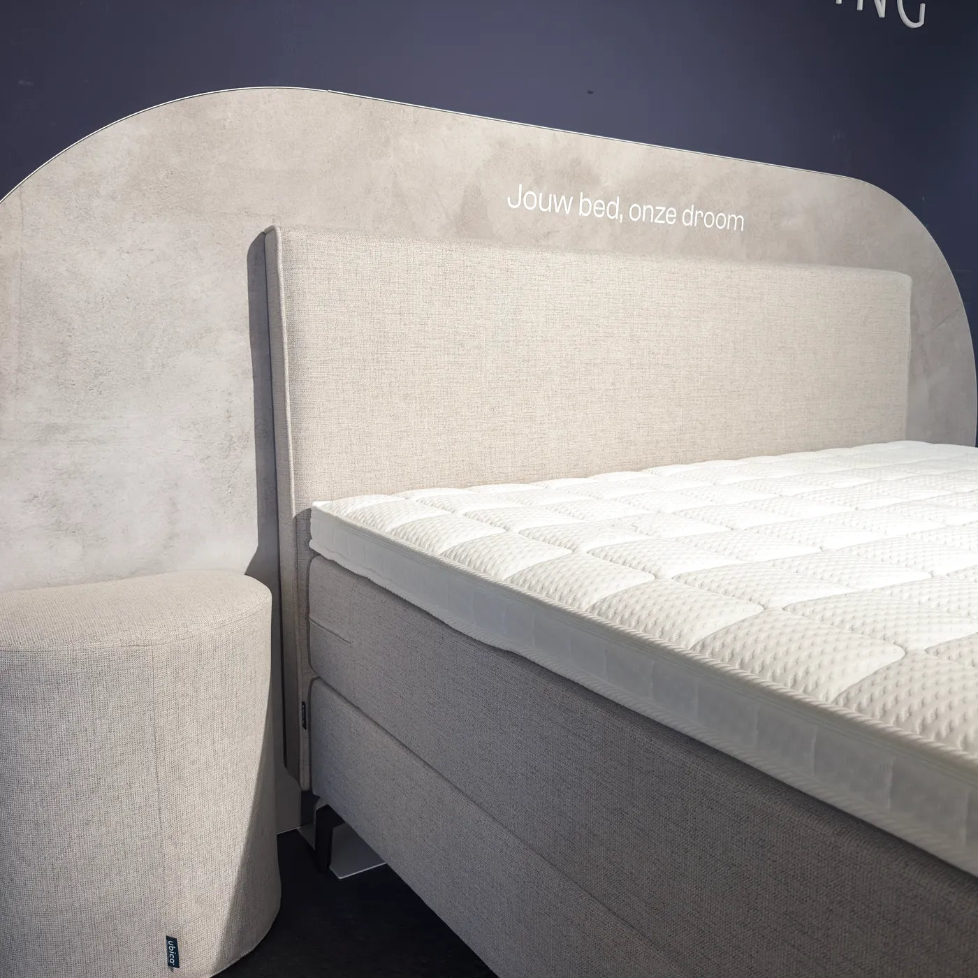 Ubica Festen Slim 180 x 210 cm (Showroommodel)