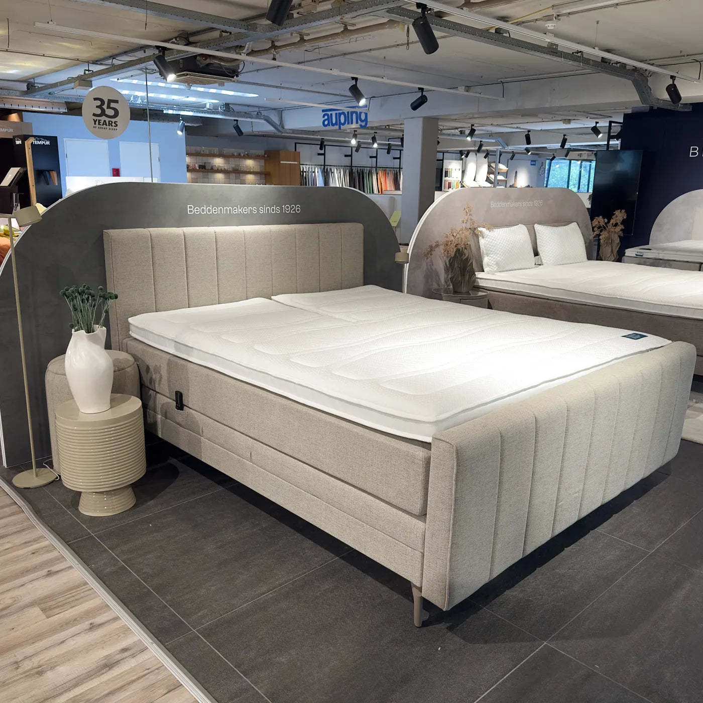 Ubica Festen Modern elektrisch 180 x 210 cm (Showroommodel)