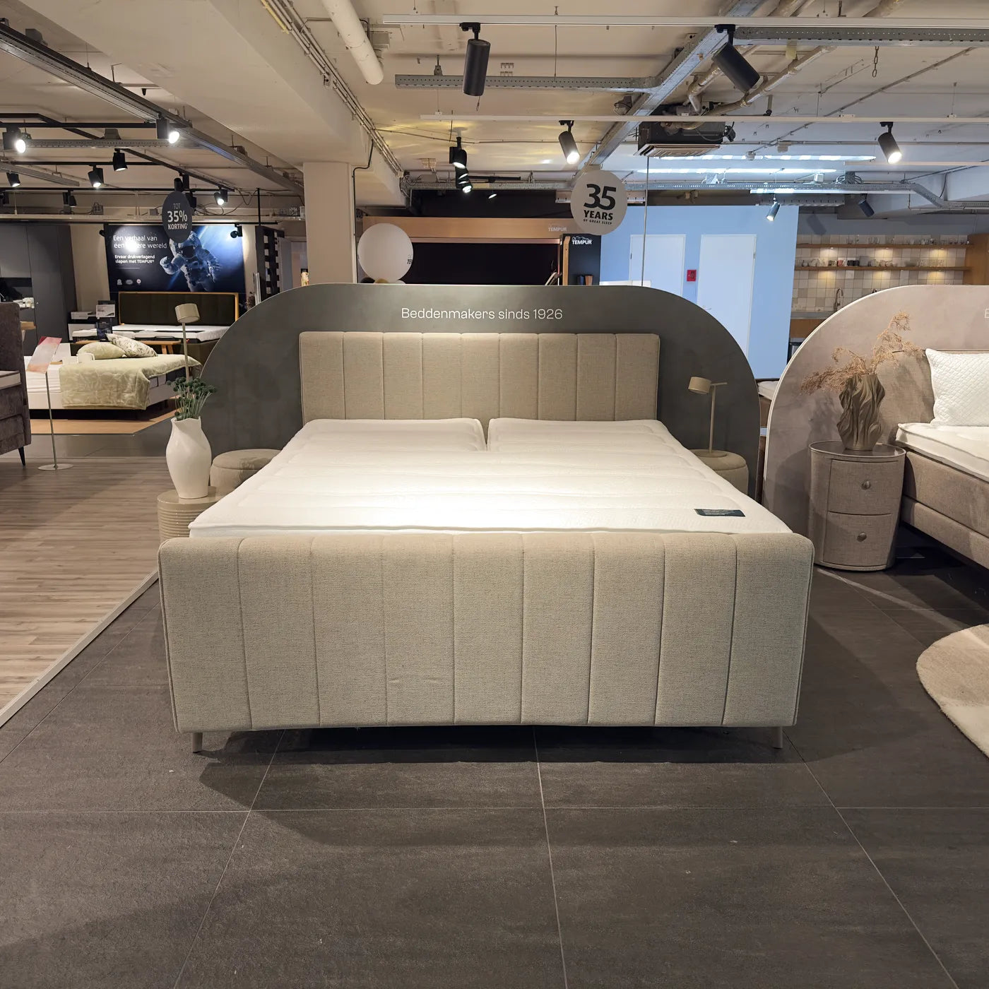 Ubica Festen Modern elektrisch 180 x 210 cm (Showroommodel)
