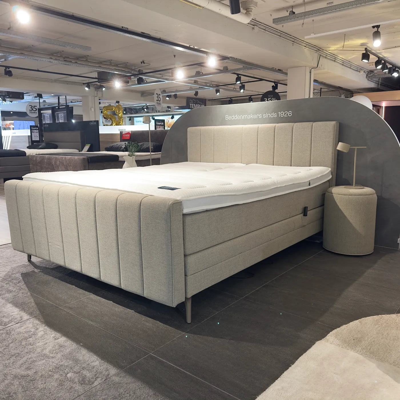 Ubica Festen Modern elektrisch 180 x 210 cm (Showroommodel)