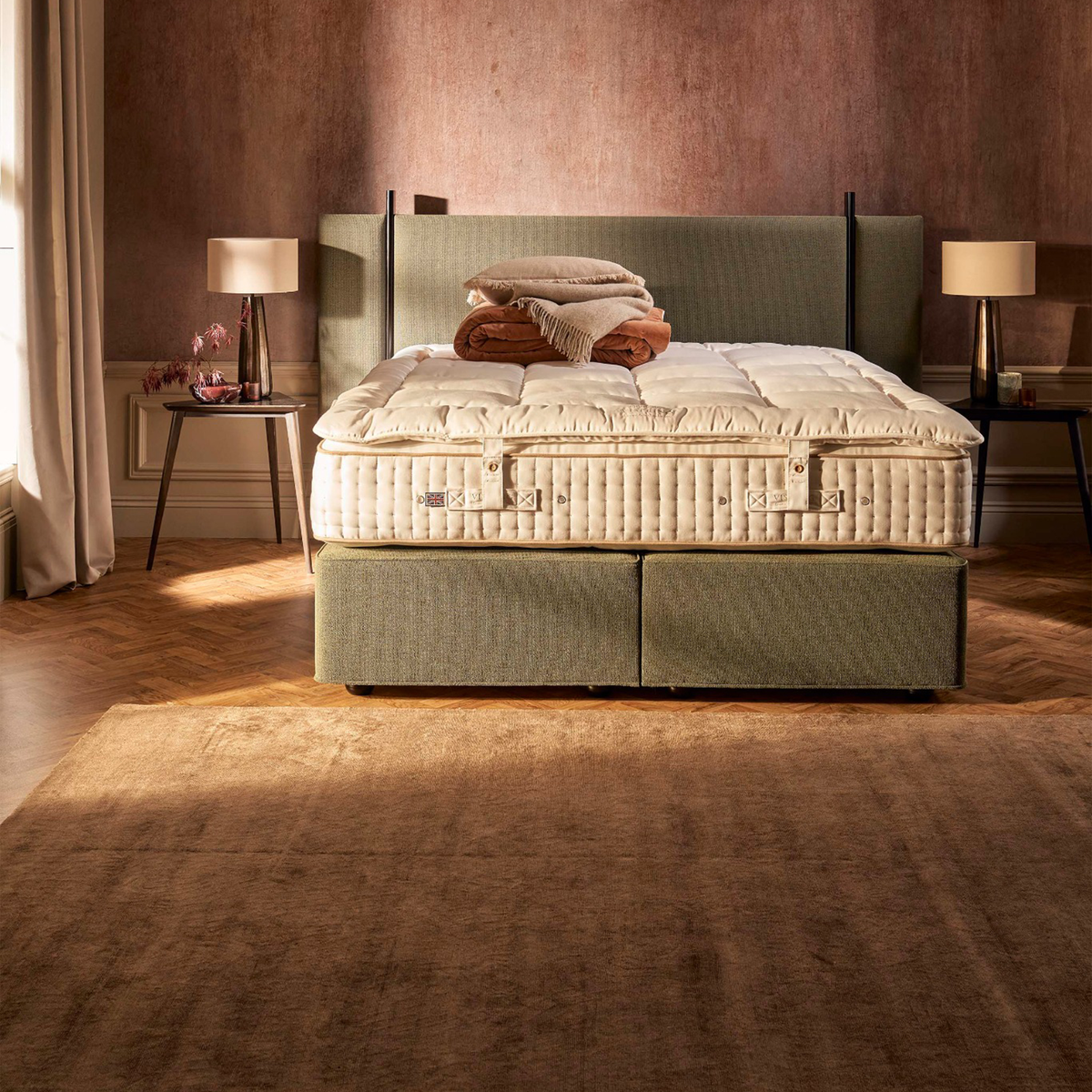 Vispring Opulence topmatras, hoekdetail met bevestigingsband