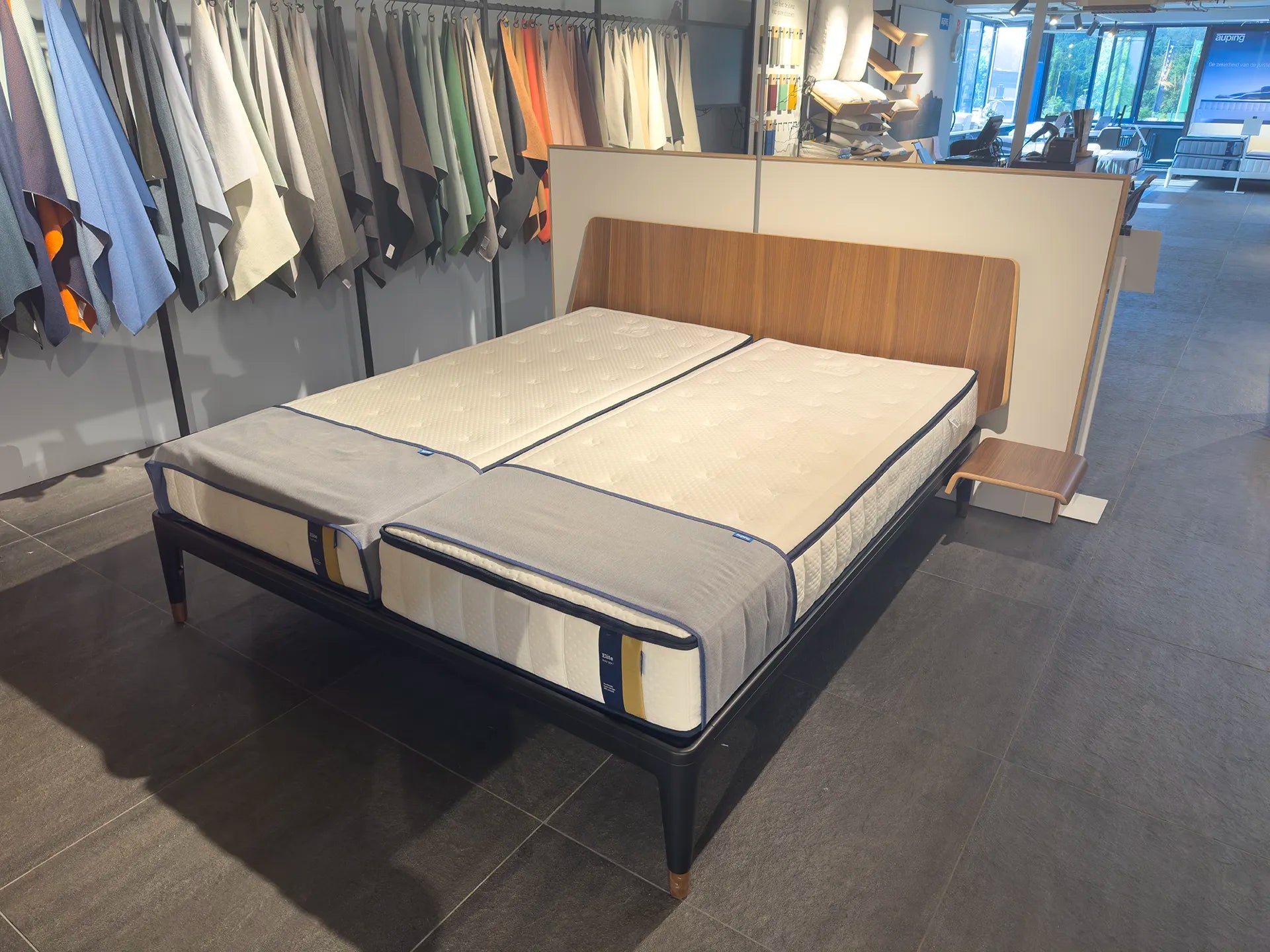 Auping Essential Walnut Deep Black 180 x 210 cm (Showroommodel)