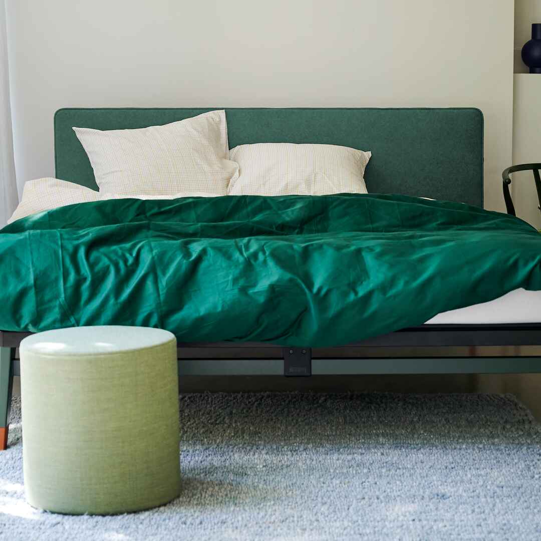 Auping Original Pine Green met groene bedombouw, groen Straight hoofdbord en dekbed