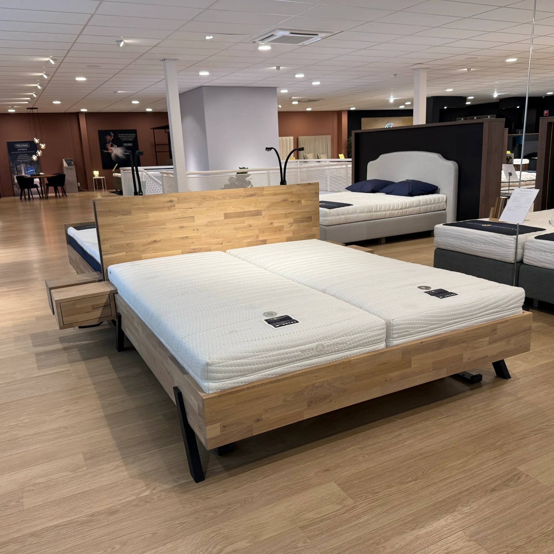 Diamant met koudschuim matrassen 180 x 210 cm