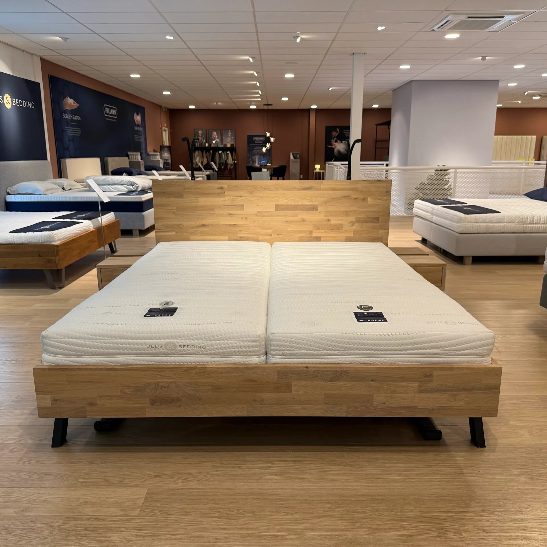 Diamant met koudschuim matrassen 180 x 210 cm