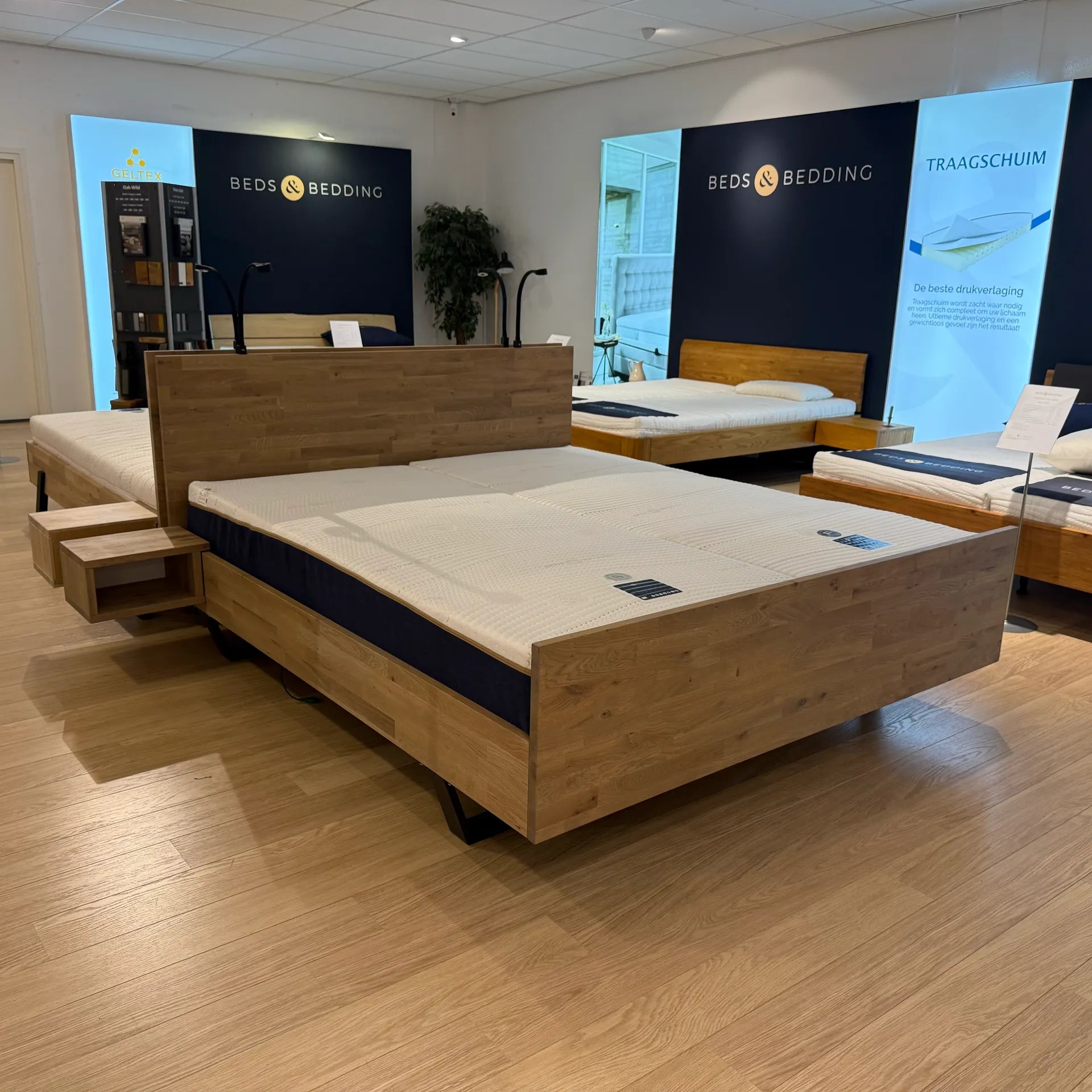 Royal met traagschuim matrassen 180 x 210 cm