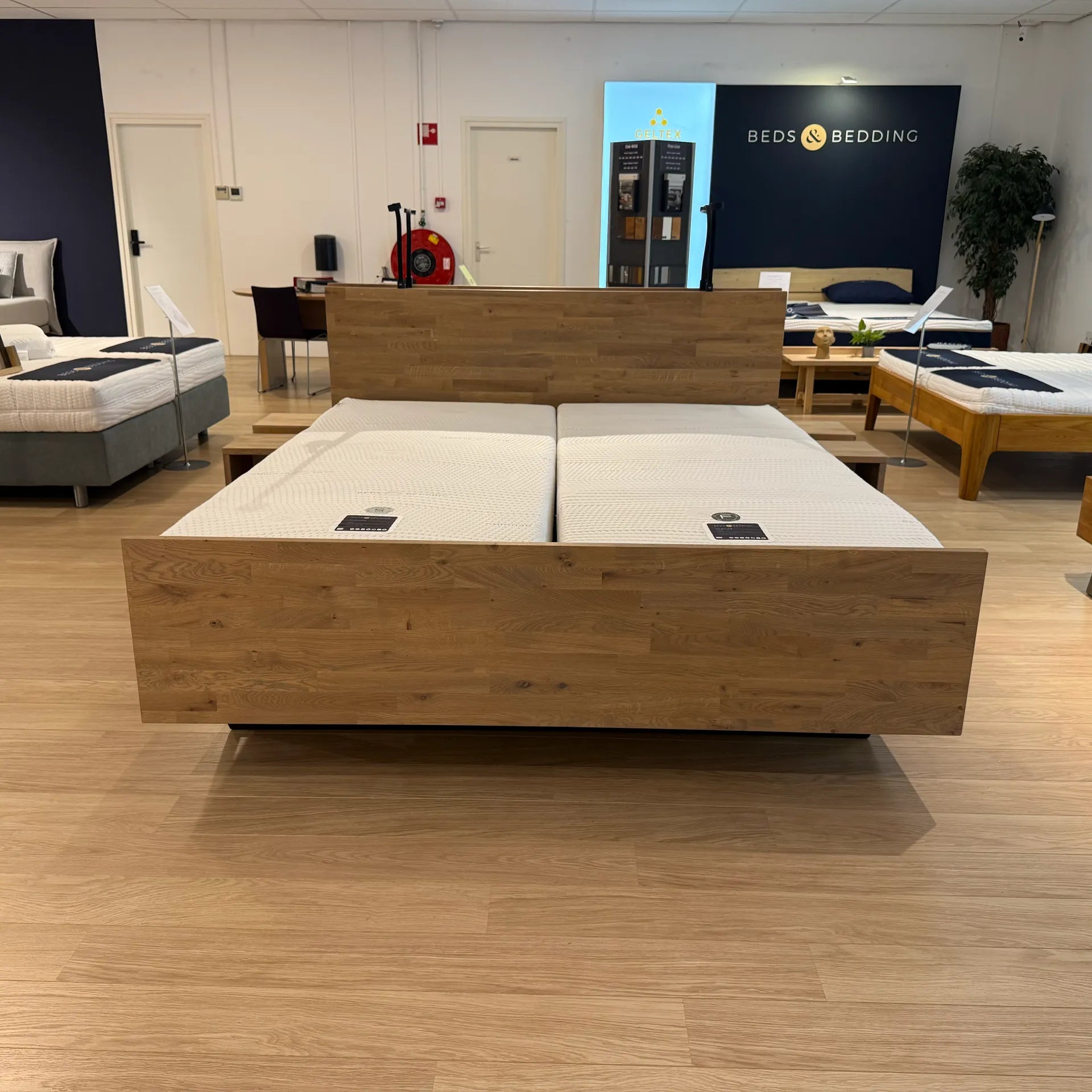 Royal met traagschuim matrassen 180 x 210 cm