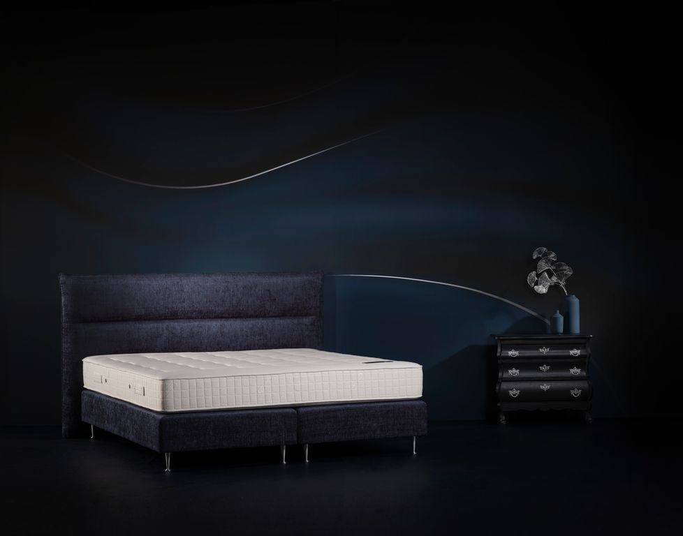 Pullman Silverline matras op bed