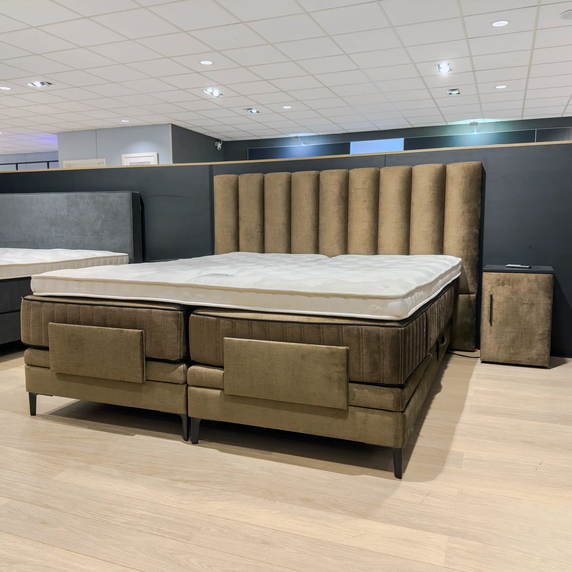 Serta Premium Chandon Boxspring (showroommodel)
