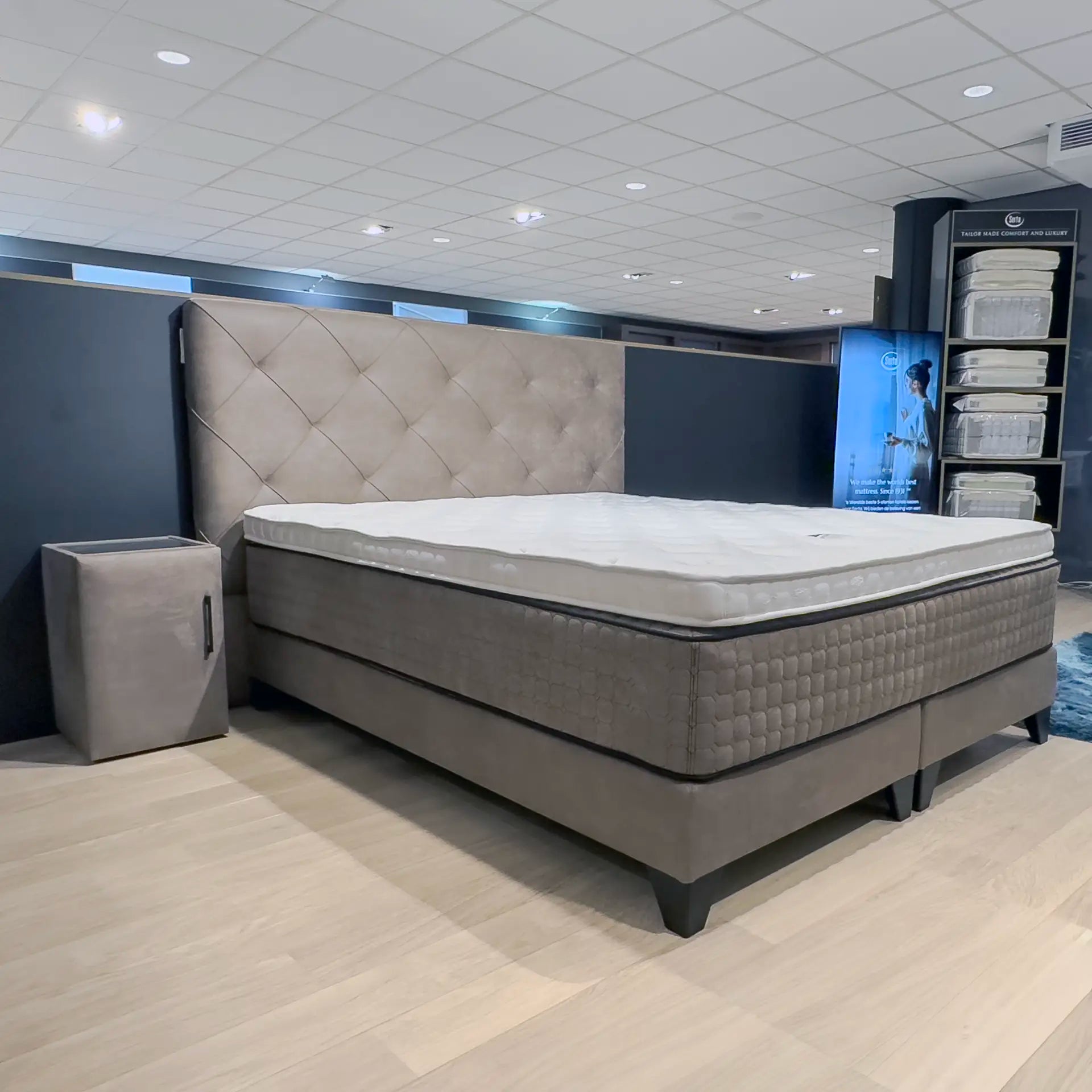 Serta Premium Magnifique Boxspring (showroommodel)