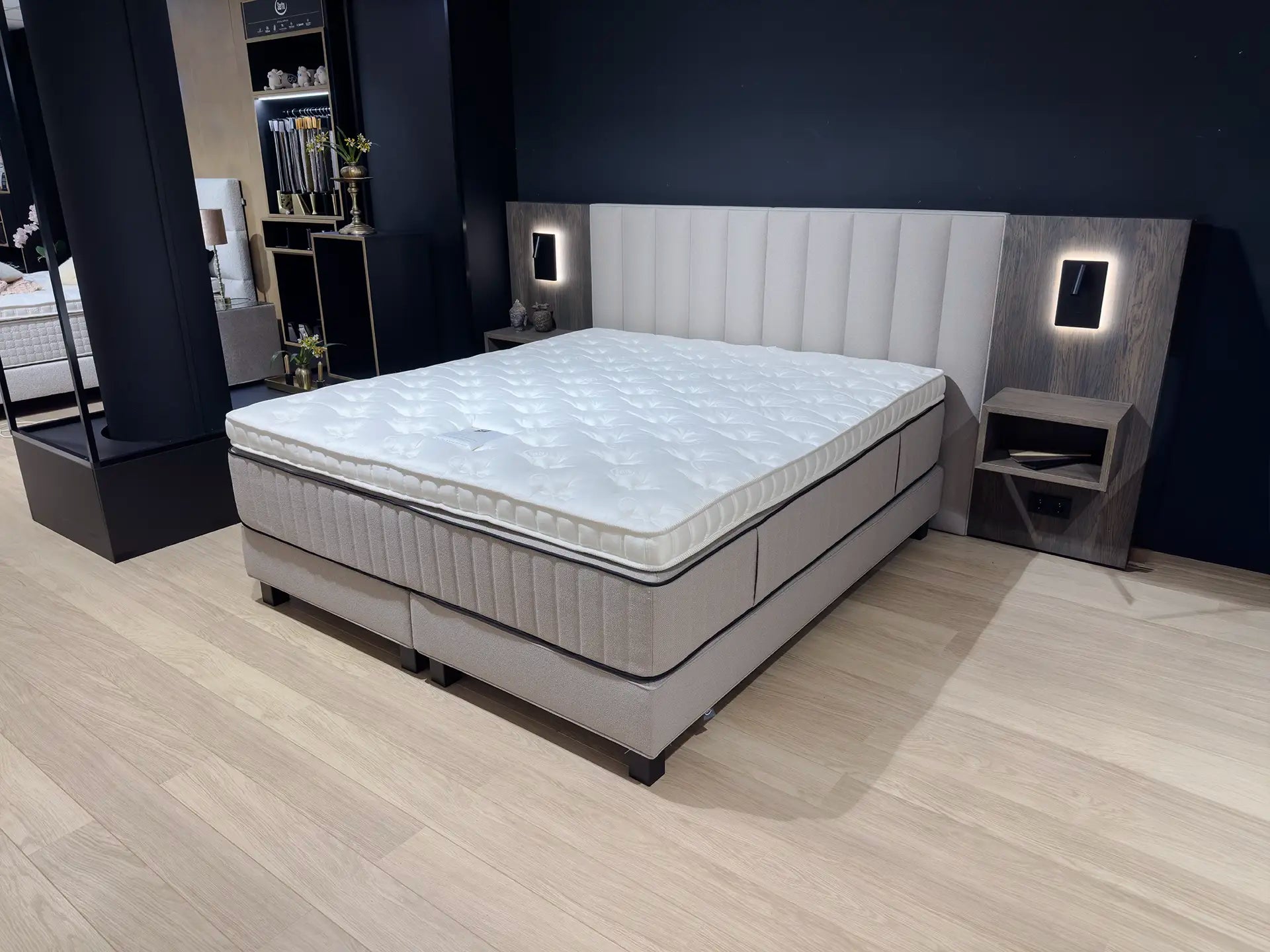 Serta Tube Wood Boxspring (showroommodel)