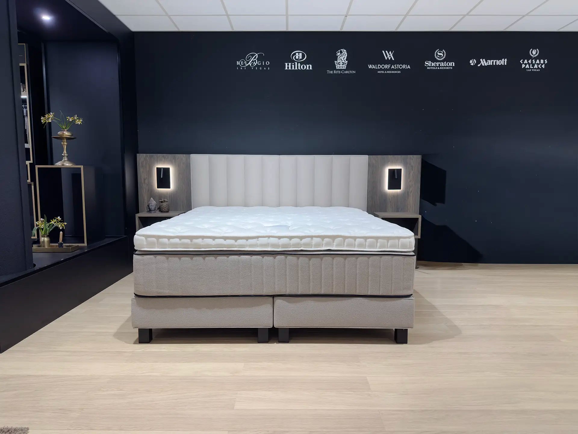 Serta Tube Wood Boxspring (showroommodel)