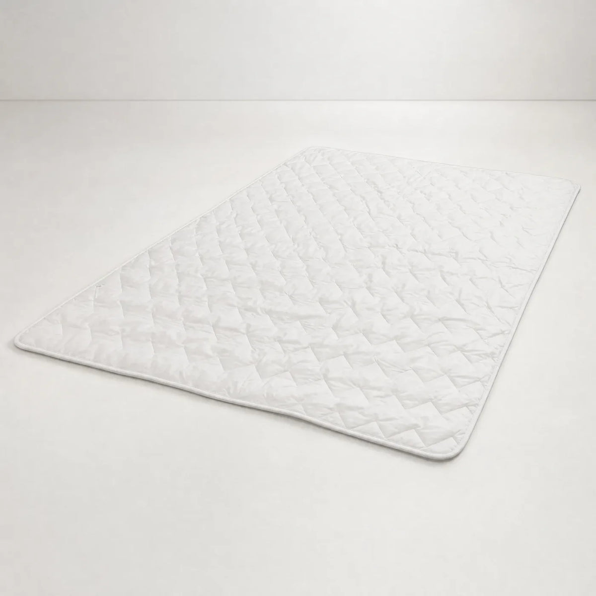 Tencel zomerdekbed AeroFresh van opzij met afgewerkte biesrand