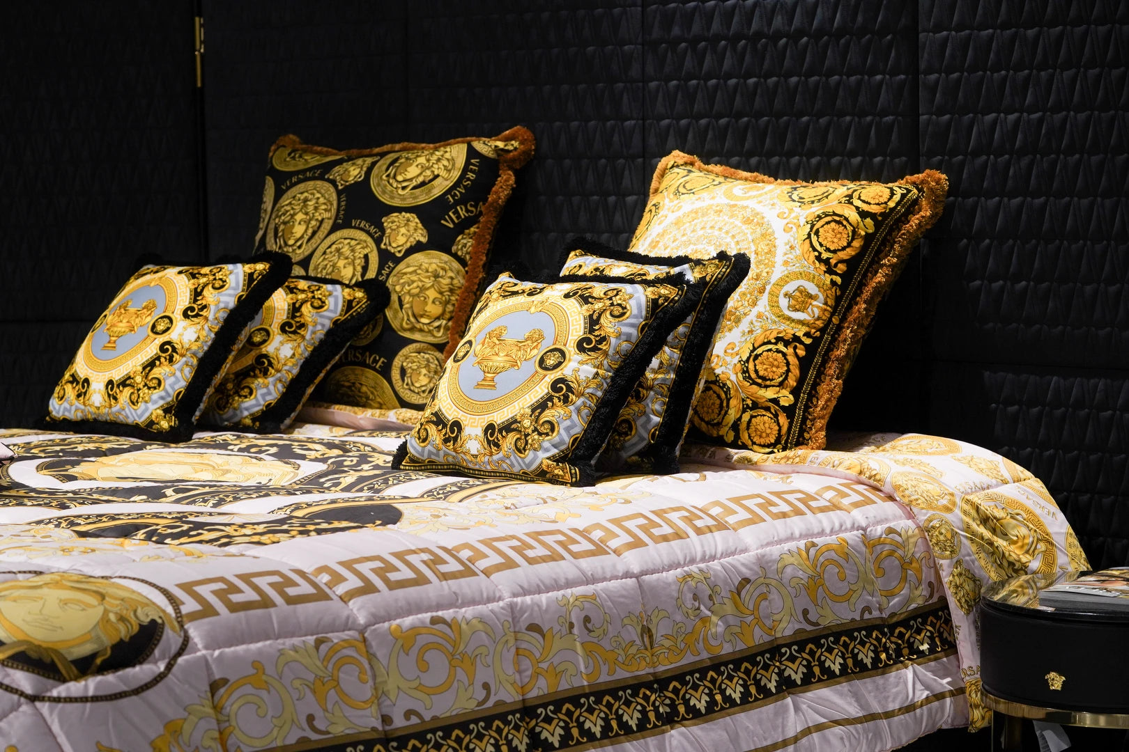 Versace Home V-King 185 x 200 cm (Showroommodel)