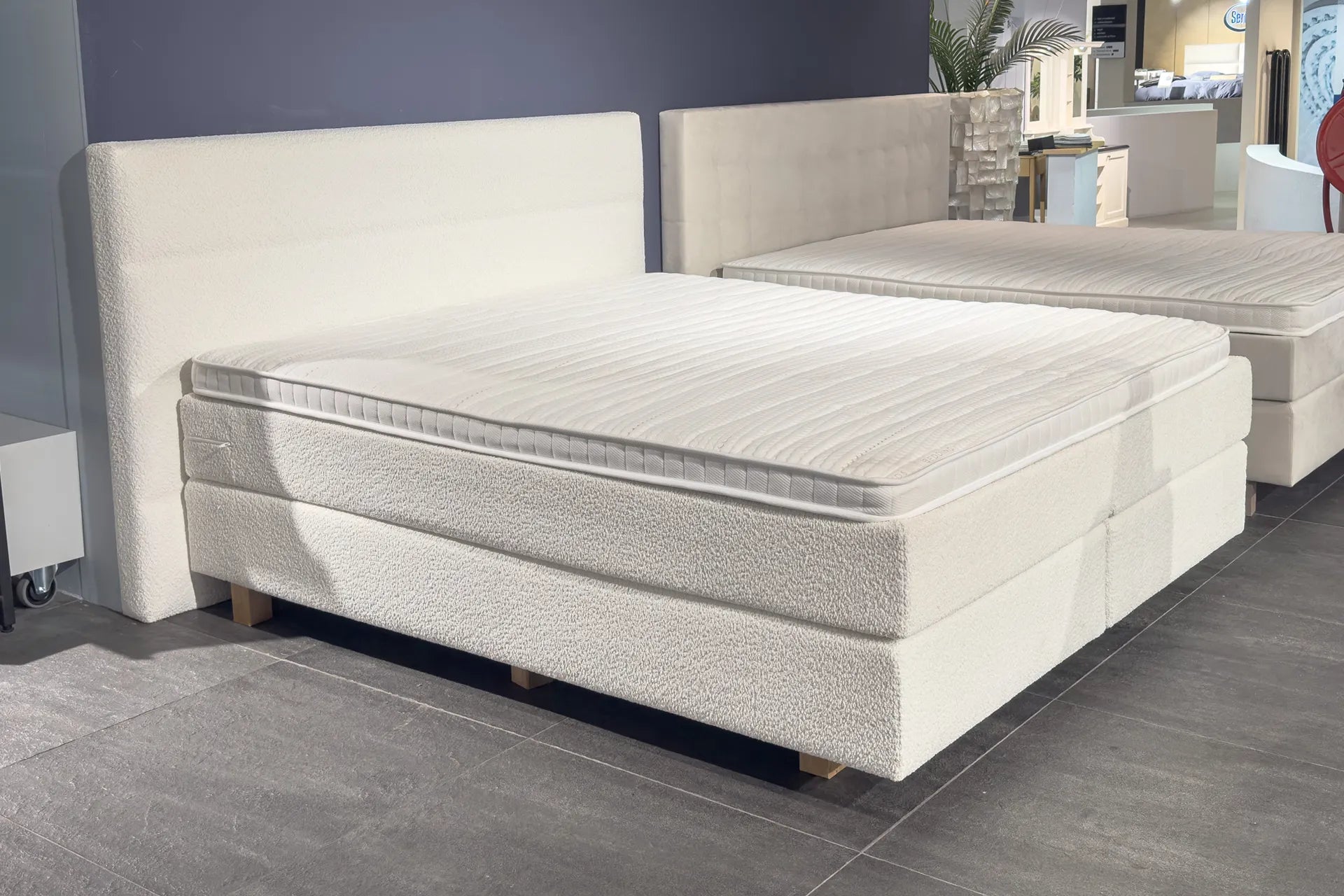 Beds & Bedding Boxspring Wave (Showroommodel)