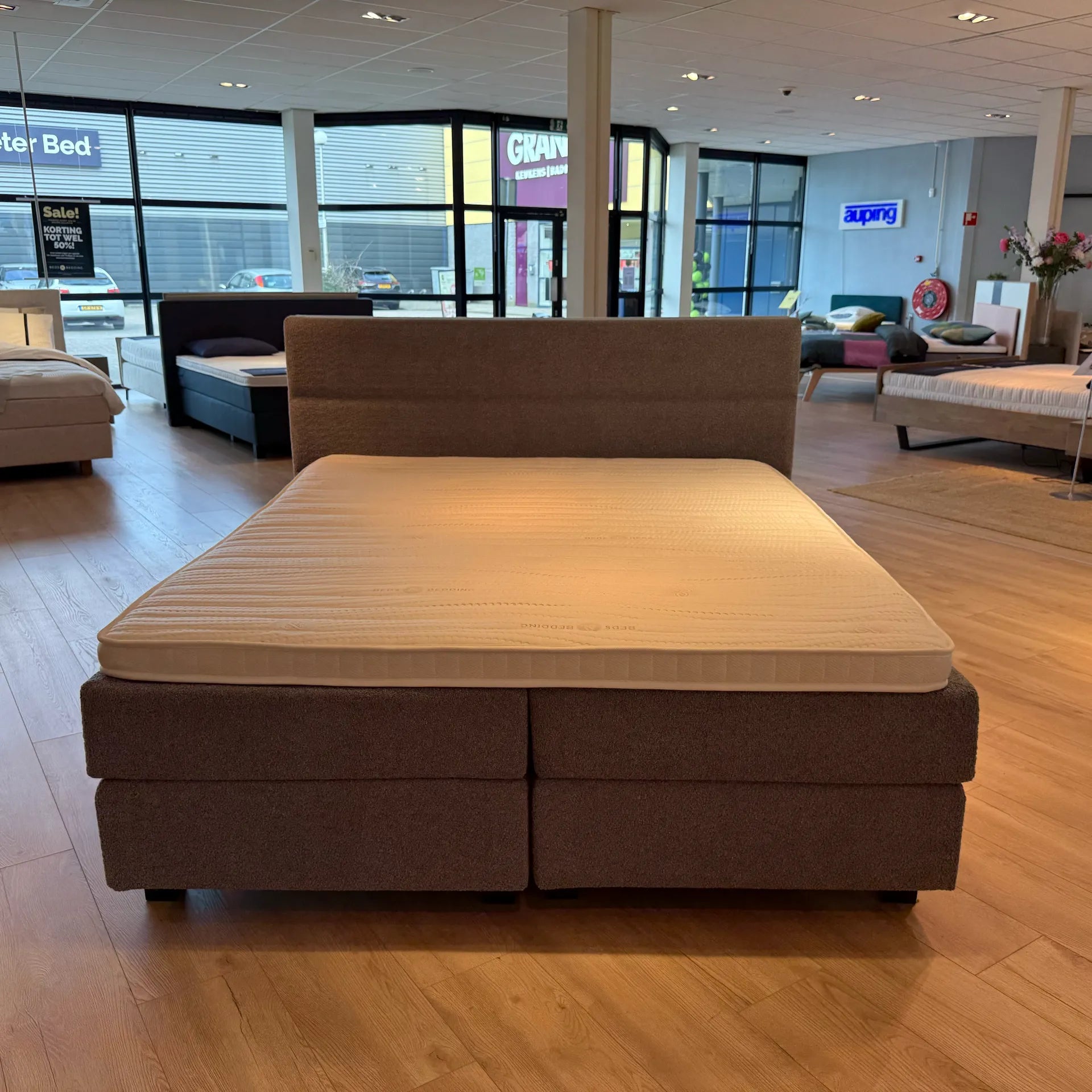 Beds & Bedding Boxspring Wave (Showroommodel)