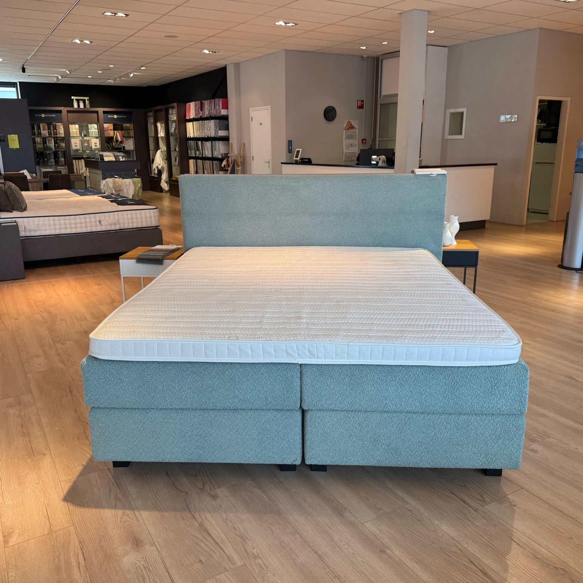 Beds & Bedding Boxspring Wave (Showroommodel)